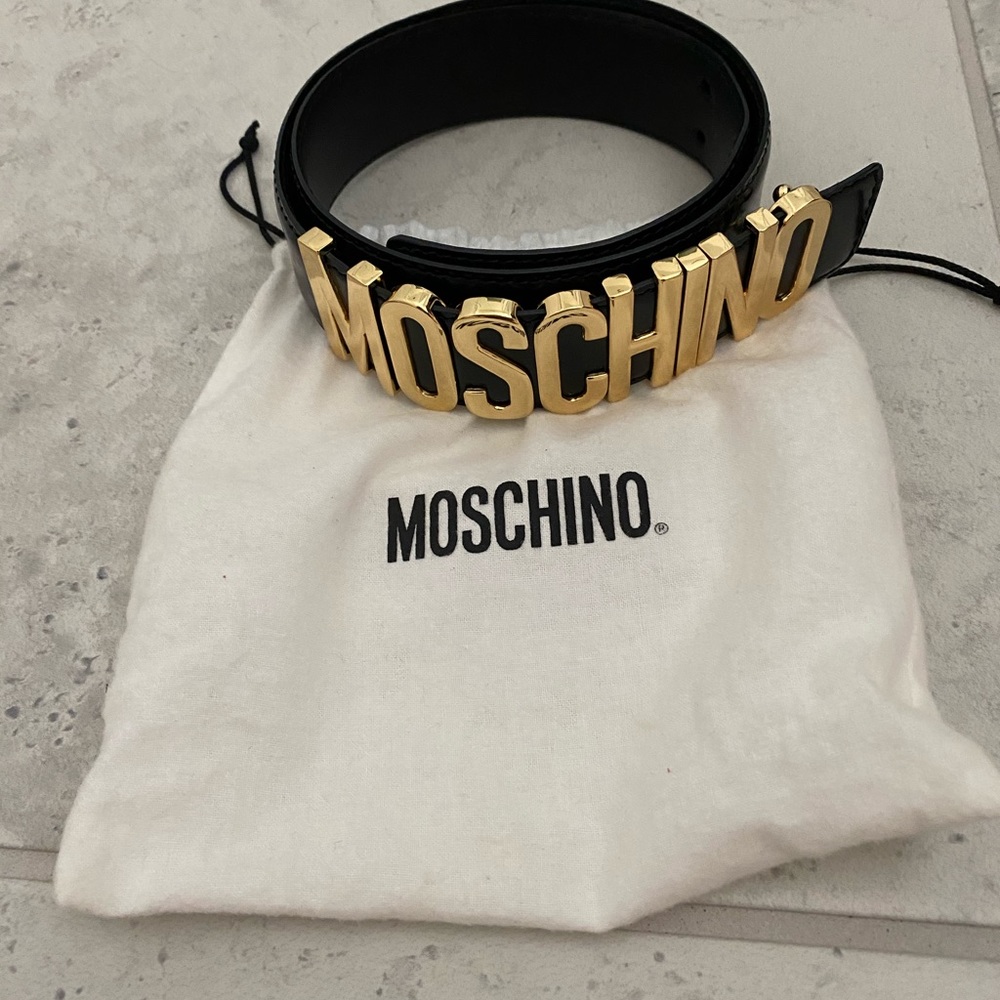 MOSCHINO BELT. SIZE 38
